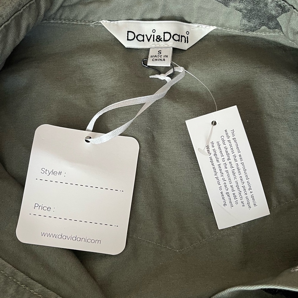 {Davi & Dani} Star Print Frayed Army Babydoll Jacket in Olive - Womens Small - Picture 9 of 10